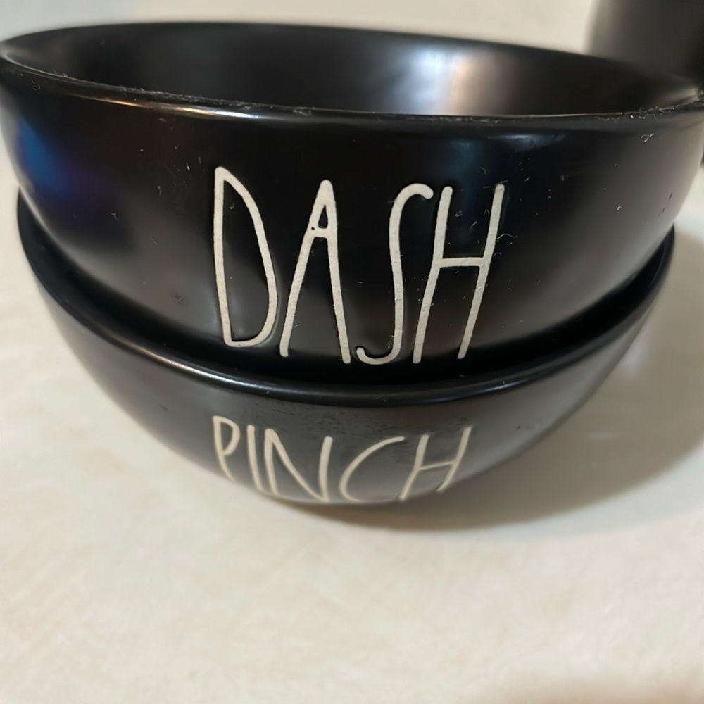 Rae Dunn pinch & dash